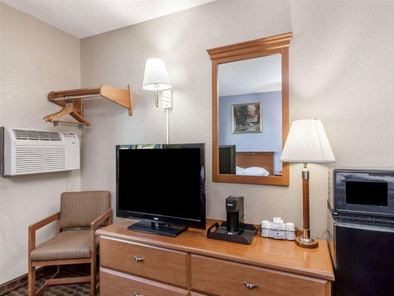 Super 8 By Wyndham Johnstown/Gloversville Exterior foto